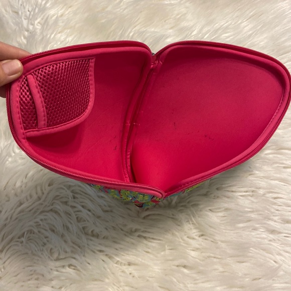 Lilly Pulitzer Make up bag size long 10” wide 8” no rips smell see pictures - Picture 4 of 11